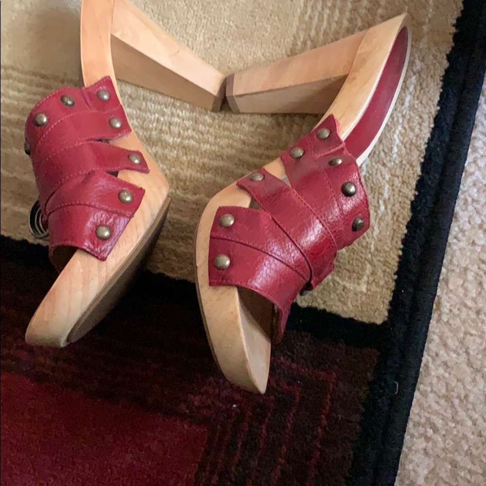 Red heels - Picture 3 of 3